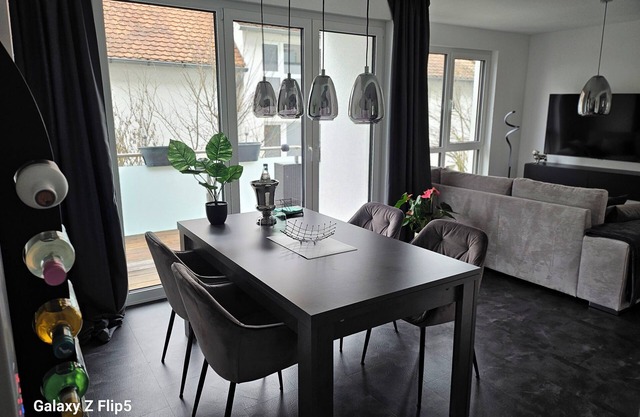 High-quality and modern 3-room apartment with parking space and balcony