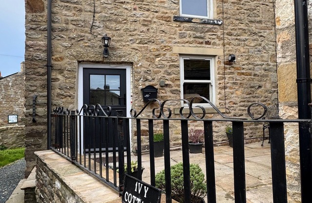 High-quality bolthole and cosy sanctuary for 2 people in a picturesque village location with WiFi.