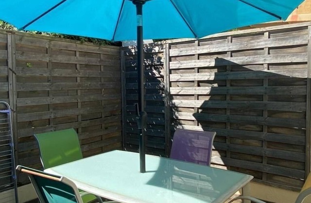 High quality furnishing, quiet, 2 steps from the beach and downtown