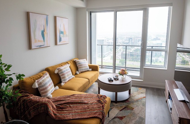 High-rise luxurylandscape in heart of Markham3bedroomsApartment2free parking