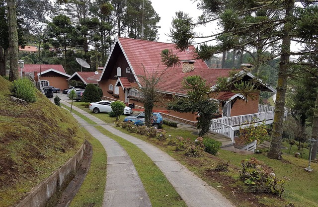 High Standard House in Alto de Capivari for 20 people with 8 bedrooms and 4 suites