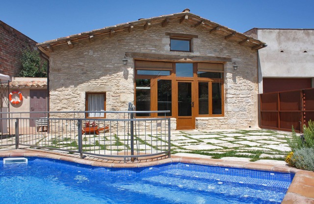 High standard catalan villa with private pool near lake and Costa Brava beaches.