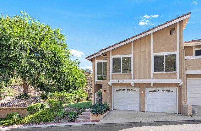 Highcrest Retreat – Stylish 3BR w/Patio, BBQ & Family Comforts