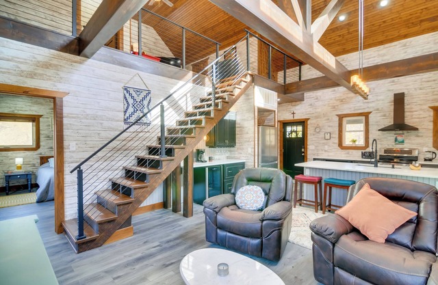 Hike & Climb: Pet-Friendly Red River Gorge Cabin!