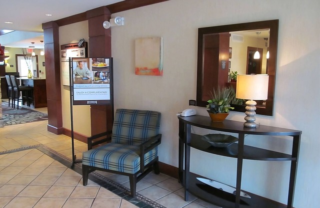 Hike the Natural Bridge Caverns! 2 Spacious Units, Kitchen, Free Breakfast, Pool