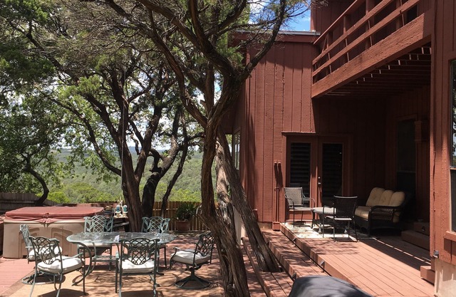Hill countryview sunsets private nature hottubchimeneanat'l parksstablesgolf