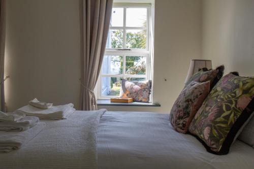 Hill House Lodge sleeps 6 Overlooking the rock of Cashel