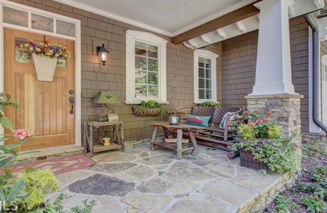 Hillside Hideaway - a well-appointed, luxury cottage nestled above Lake Burton