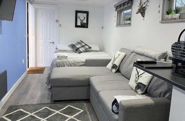 Hillside lodge, 5 minutes walk to town.