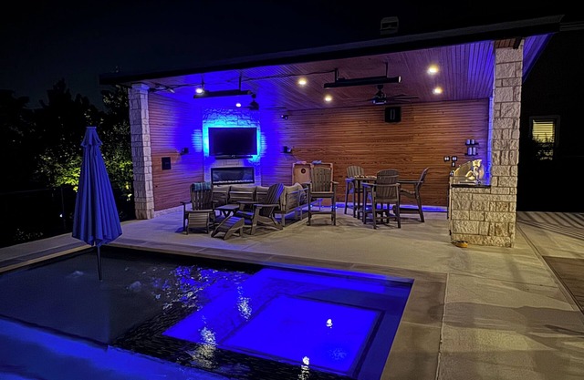 Hilltop Haven Retreat in Texas Hill Country. Kid/Pet friendly. Pool & Firepit