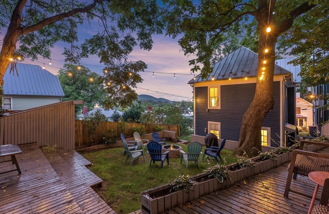 Hilltop Hideaway: Fenced Yard, Walkable