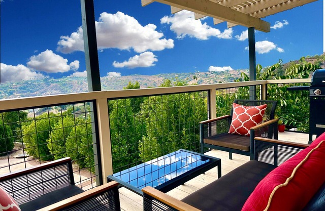 Hilltop Penthouse Cottage with Sweeping Views