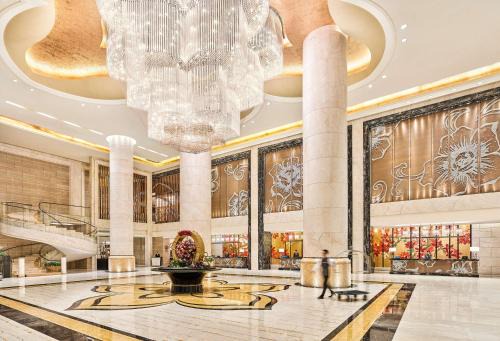 Hilton Guangzhou Baiyun - Free Shuttle for Canton Fair Period, Close to Luhu Golf Club & Leather Market