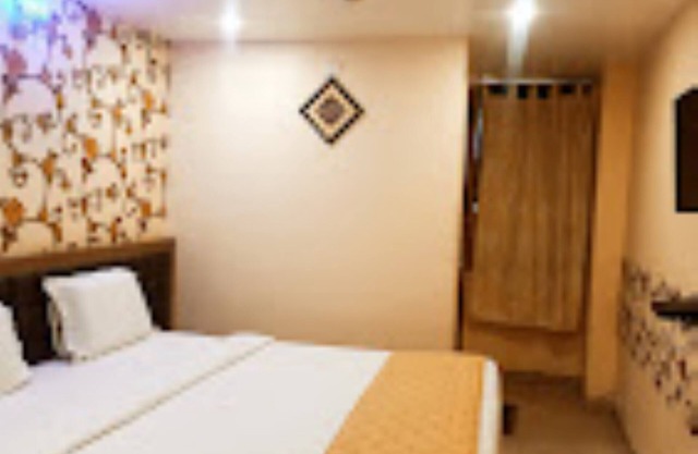 Himaaksh cottages sigri