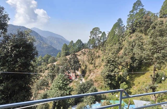 Himwanderer Camps and Cottages Pangot