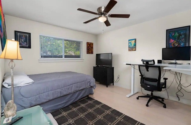 Hip Stay - Art, Roomy, Big Patio