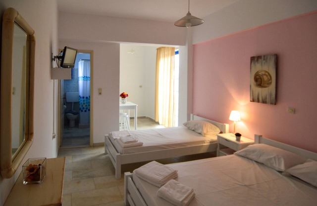 "Hippocampus" Triple Studio by the Sea