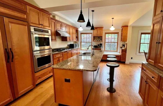 Historic 10-BR Main St. Mansionn