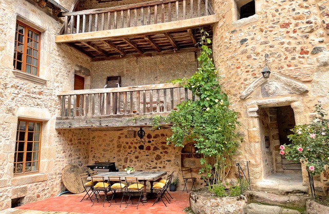 Historic 16th-Century Cottage with Pool, Courtyard & Modern Amenities in Charming Village