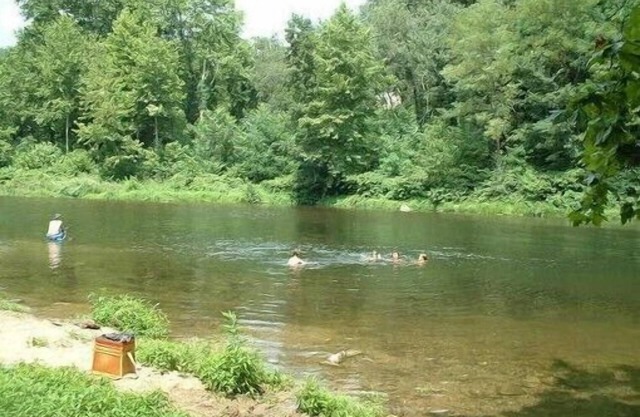 Historic (1741), price according to: 4 to 15 people. swimming in riv. at 150 m