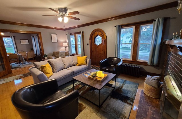 Historic 1920s home with high speed WIFI and Air Conditioning
