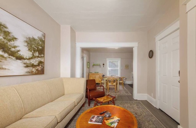 Historic 2 KING BED, 1 Bath Near Downtown Spokane!