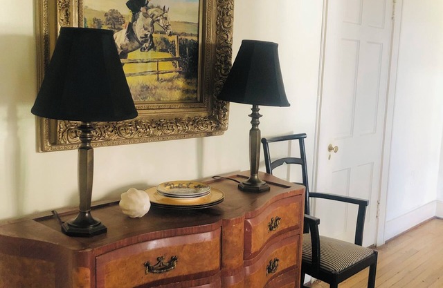 Historic 3-bedroom house walking distance to downtown Walterboro with WiFi, AC