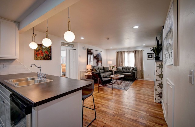 Historic 6 Unit Fully Furnished /All Inclusive Apartment Building