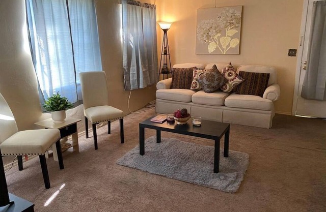 Historic Apartment 1BR 1BA Ideal for longer stays 2F