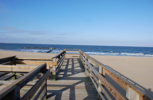 Historic Beach Side Getaway - Pet Friendly, Wifi 3 Bedroom Cottage by RedAwning
