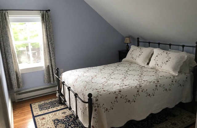Historic Bristol Town Center Apartment