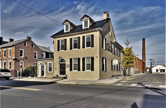 Historic Bucher House with central location to Gettysburg and Lancaster Amish