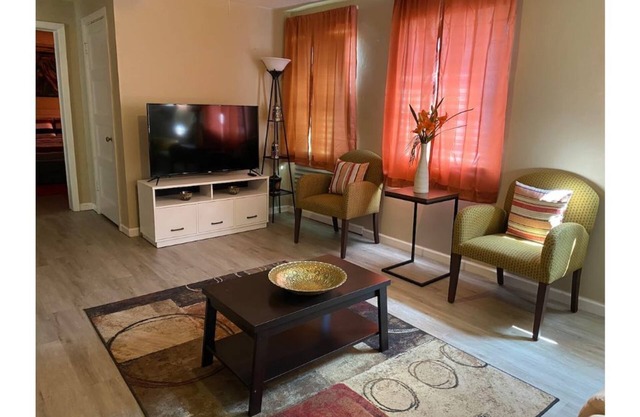 Historic Cozy Apartment near Hospital & VSU -SF