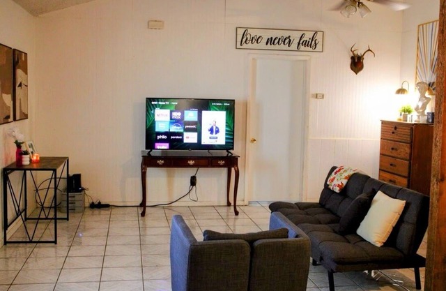 Historic Cozy Cabin Downtown Del Rio