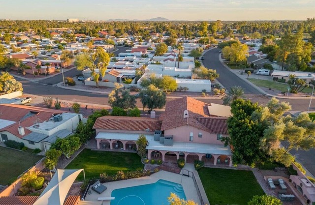 Historic Desert Rose Estate|Pool & Sauna|Sleeps 12