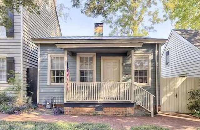 Historic District Cottage on East Jones Street!