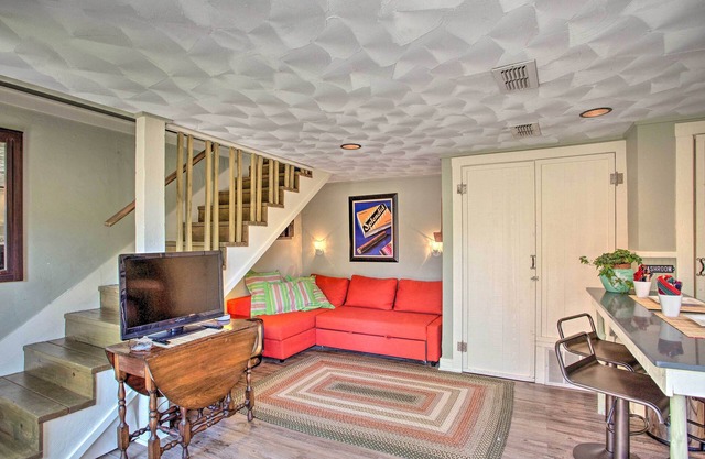 Historic Fort Worth Cottage w/Shared Pool!