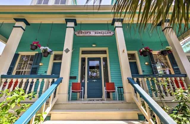 Historic Galveston Apartment - 1 Mi to The Strand!
