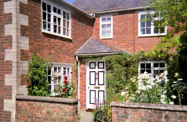 Historic Holiday Cottage in Picturesque Village near Bath. Comfortably sleeps 6