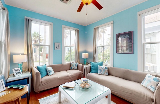 Historic home near the ocean with Internet and Central AC