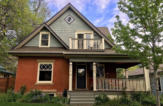 Historic Home, Stroll to Pearl, Lrg Private Yard