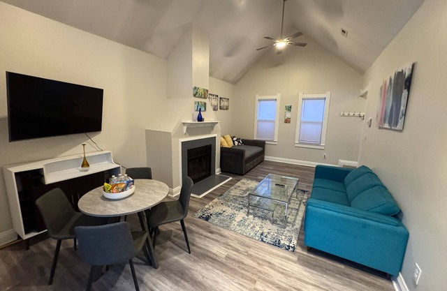 Historic House Downtown! On Mass Ave, Close to the Murat, Pacers, Colts, Zoo