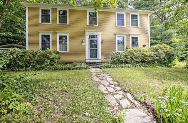 Historic Huntington Home - Walk to Westfield River