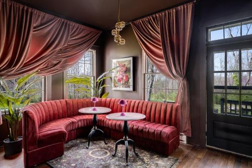 Historic Louisville Estate Luxe & Spacious Stay