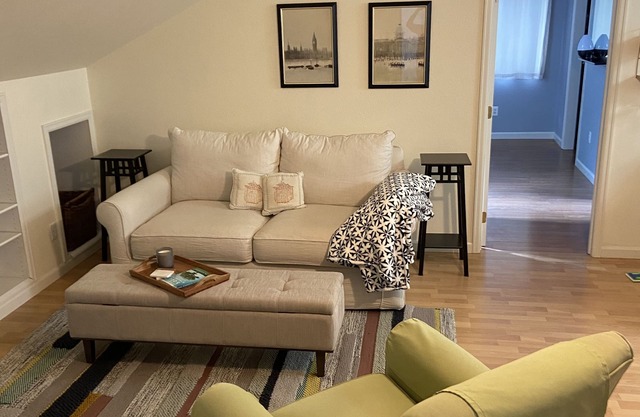 Historic Old Town Longmont Carriage House Loft
