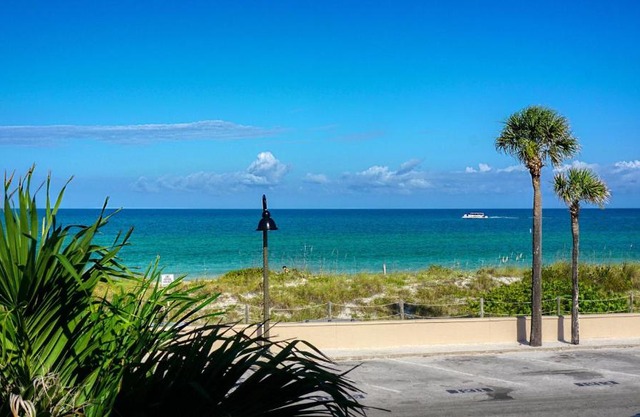 Historic Pass-A-Grille Beach Club Gulf Way Pool