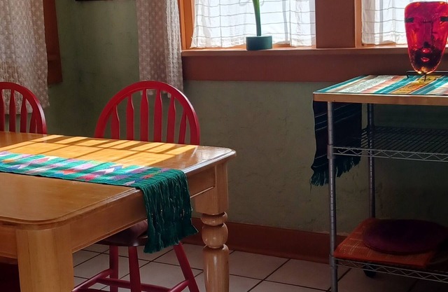 Historic, spacious nCharming,comfortable1-bedrm, 1 bath apt,full kitchen, w,& d