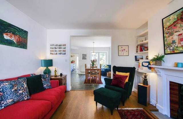 Historic Townhouse with Garden & Parking