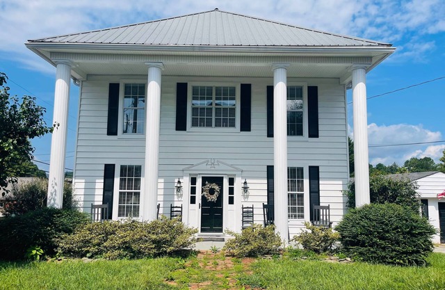 Historic Victorian Home Downtown