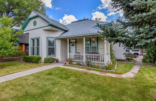 Historic Victorian Suite - Downtown Flagstaff - sleeps 6 w/NEW Hot tub!